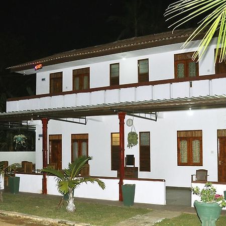 Hotel Flamingo Anuradhápura Exteriér fotografie